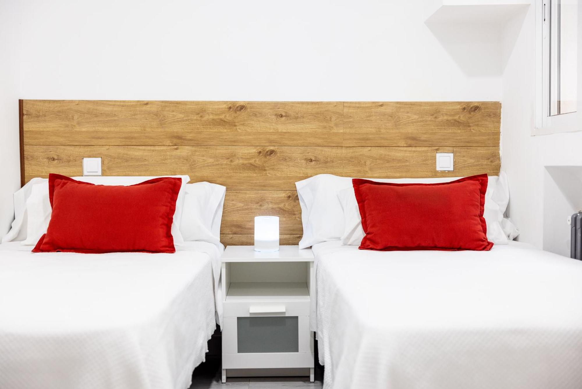 Los Apartamentos Jacinto Benavente Centro Мадрид Экстерьер фото