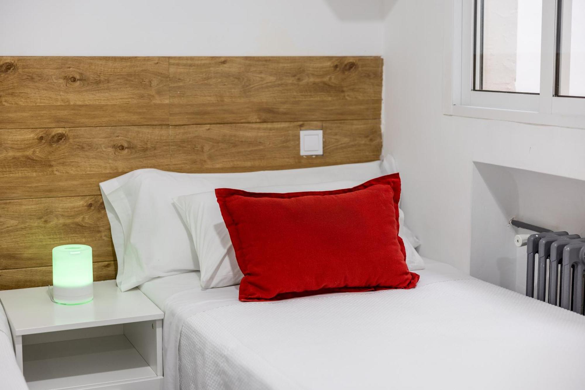 Los Apartamentos Jacinto Benavente Centro Мадрид Экстерьер фото