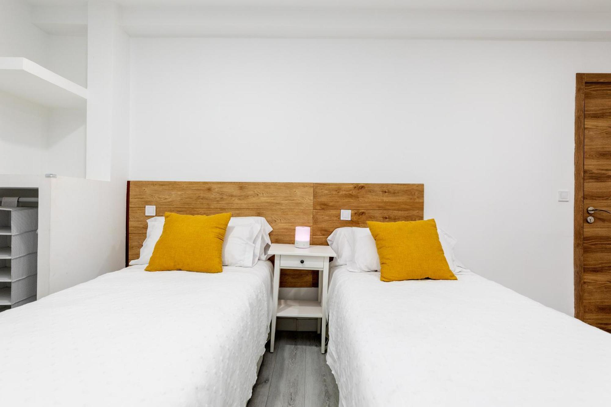 Los Apartamentos Jacinto Benavente Centro Мадрид Экстерьер фото