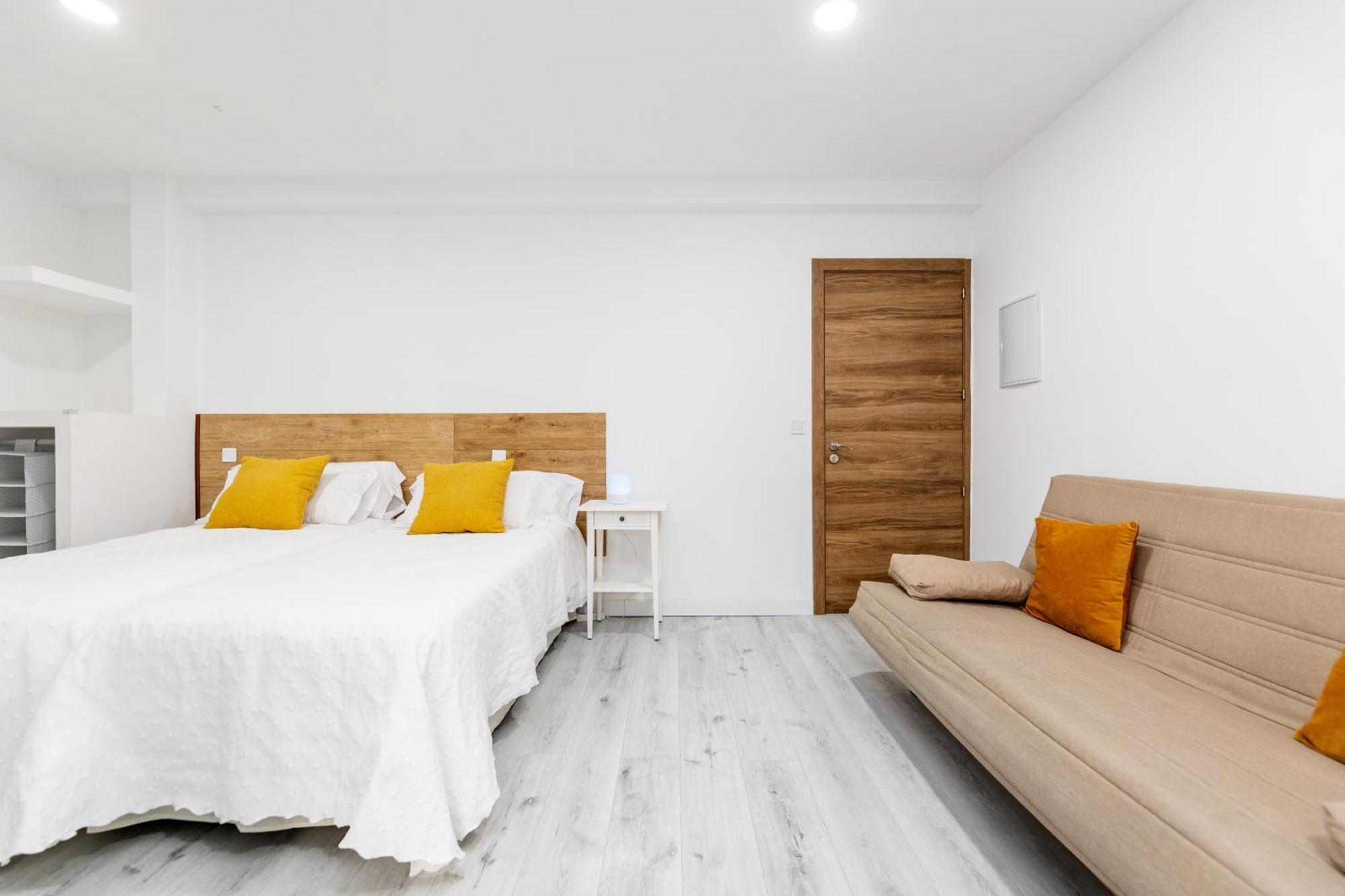 Los Apartamentos Jacinto Benavente Centro Мадрид Экстерьер фото