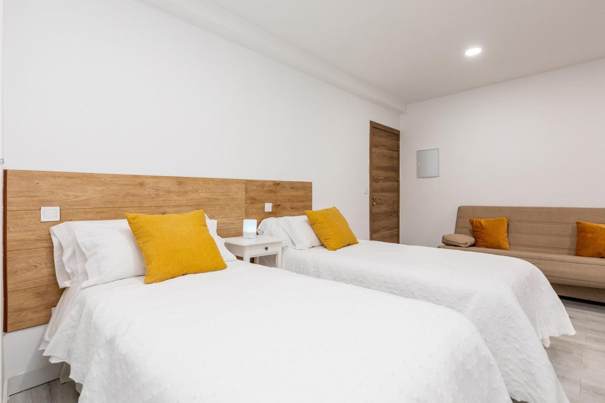 Los Apartamentos Jacinto Benavente Centro Мадрид Экстерьер фото