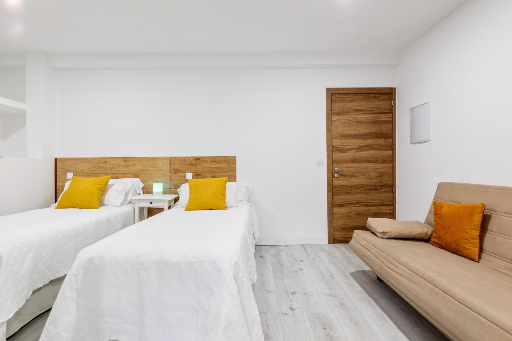 Los Apartamentos Jacinto Benavente Centro Мадрид Экстерьер фото