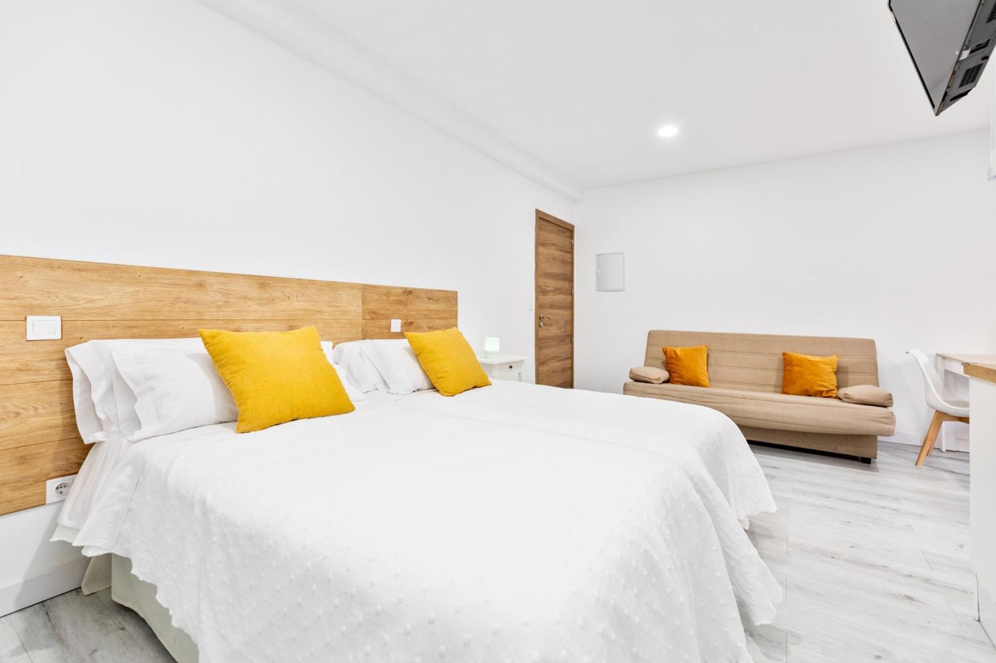 Los Apartamentos Jacinto Benavente Centro Мадрид Экстерьер фото