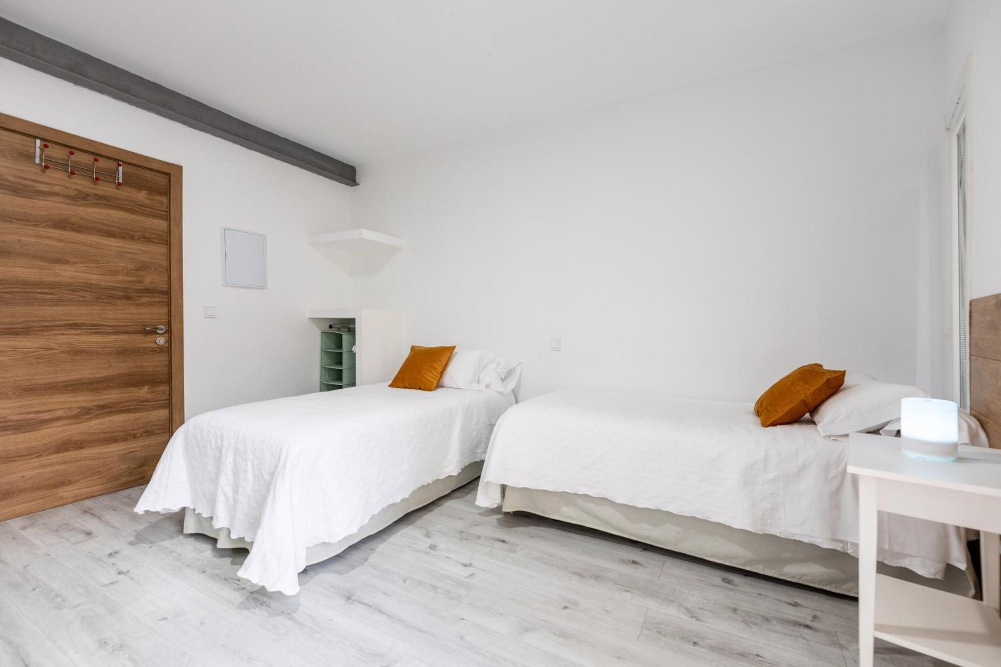 Los Apartamentos Jacinto Benavente Centro Мадрид Экстерьер фото