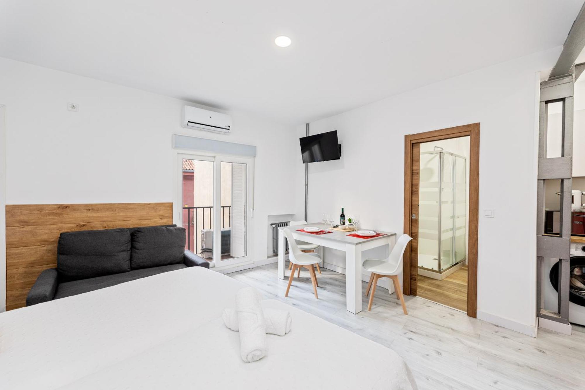 Los Apartamentos Jacinto Benavente Centro Мадрид Экстерьер фото