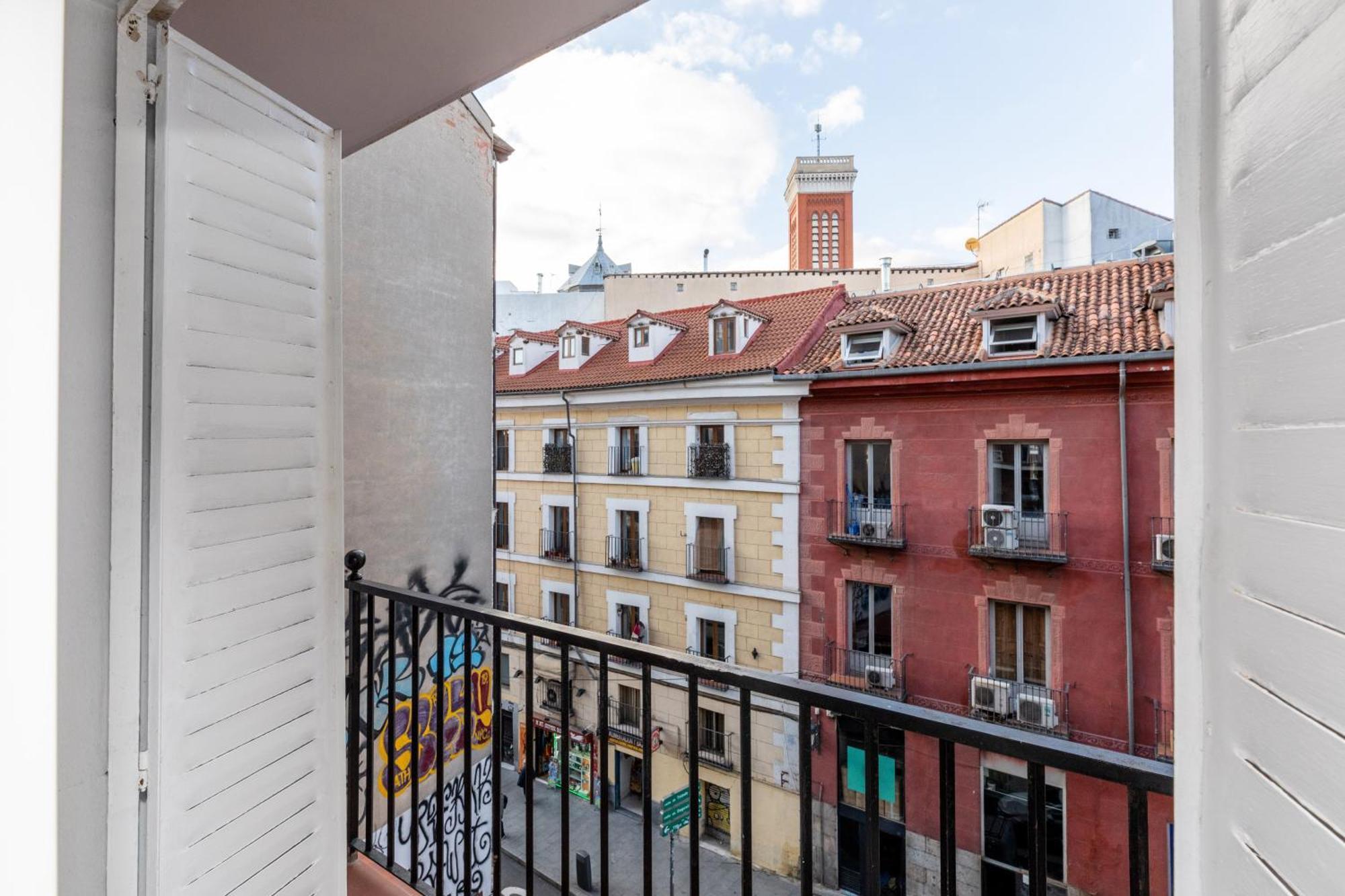 Los Apartamentos Jacinto Benavente Centro Мадрид Экстерьер фото