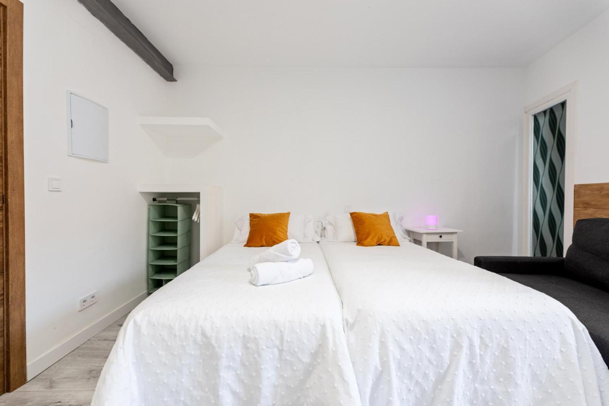 Los Apartamentos Jacinto Benavente Centro Мадрид Экстерьер фото