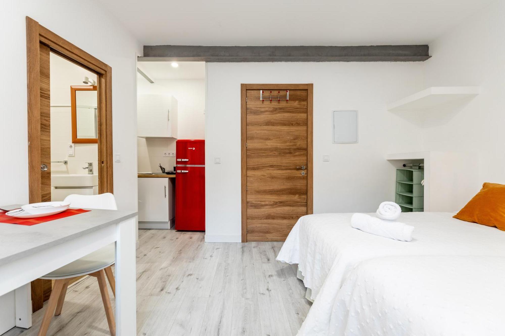 Los Apartamentos Jacinto Benavente Centro Мадрид Экстерьер фото