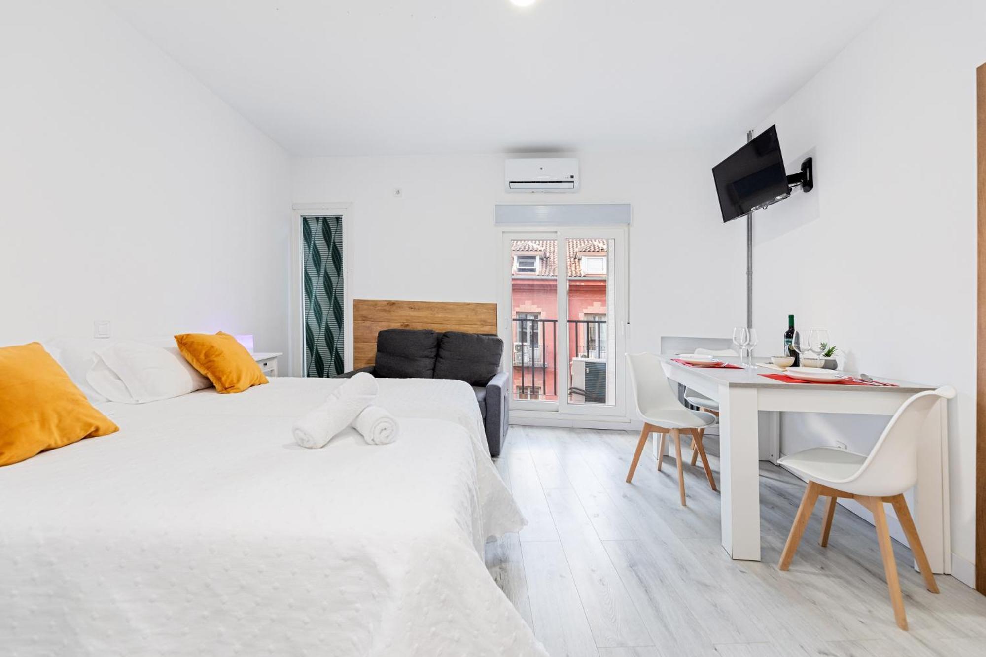 Los Apartamentos Jacinto Benavente Centro Мадрид Экстерьер фото